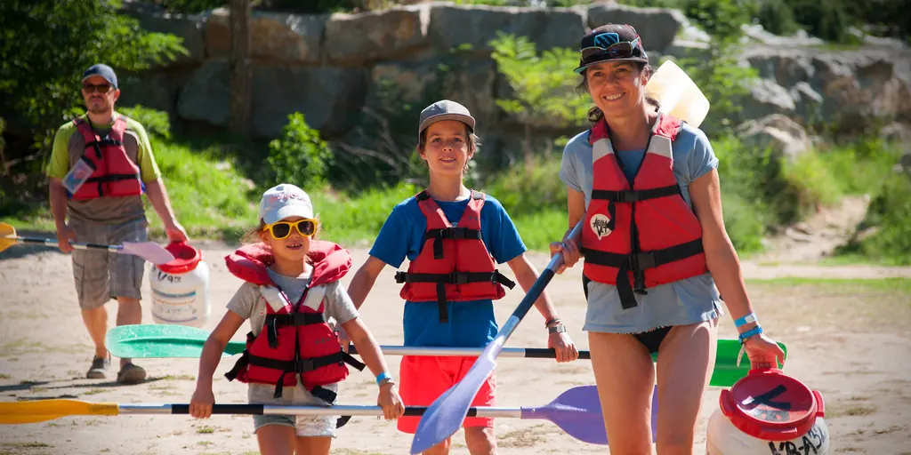 Canoe rental on the Ardèche river in Vallon-Pont-d'Arc, comparing bases before booking