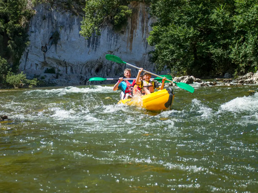 Class II rapids in canoe and kayak in the Gorges de l'Ardèche, 24 km trip The Reserve