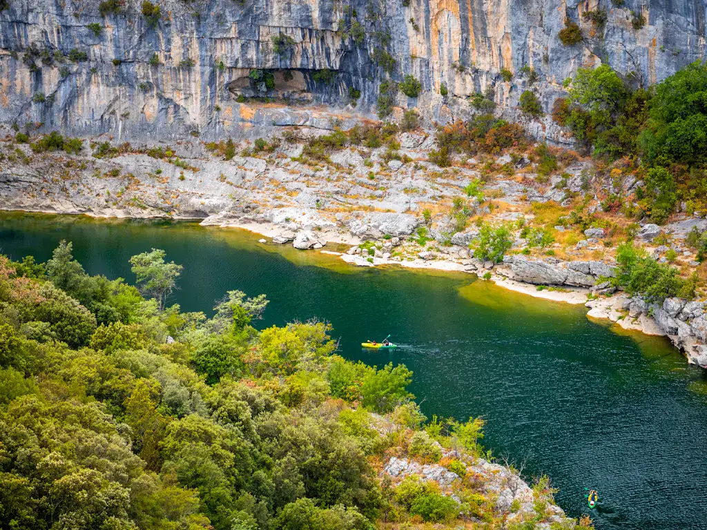 Canoe and kayak trip 24 km in the Réserve Naturelle des Gorges de l'Ardèche, full day