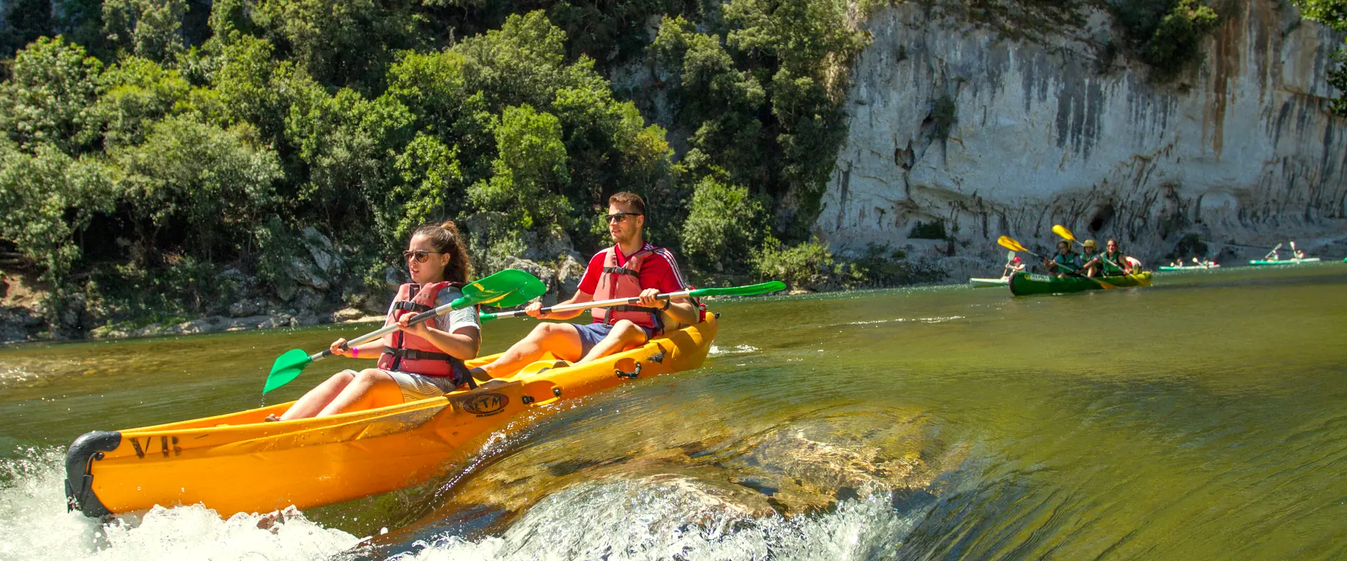 The Sporty trip in the Gorges de l'Ardèche by canoe, descente en canoë dans les Gorges de l'Ardèche