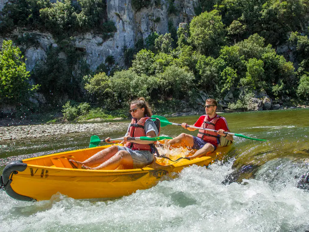 Sporty canoe and kayak trip 30 km in Ardèche, day from the Pont d'Arc and Gorges from Vallon to Sauze